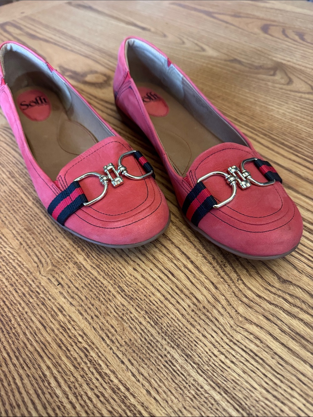 Sofft sz 10 light red Suede Loafers with Gold Bit & Navy Trim